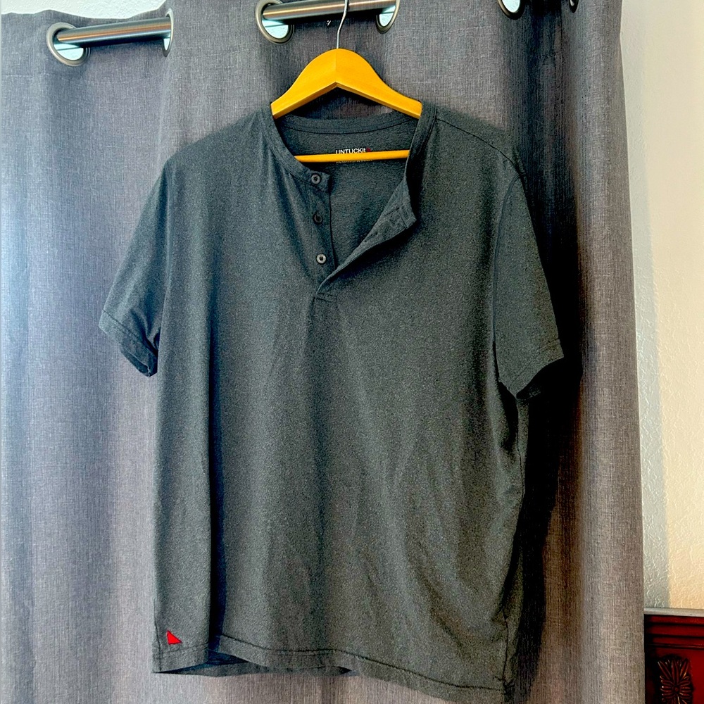 Gray untuckit x large shirt